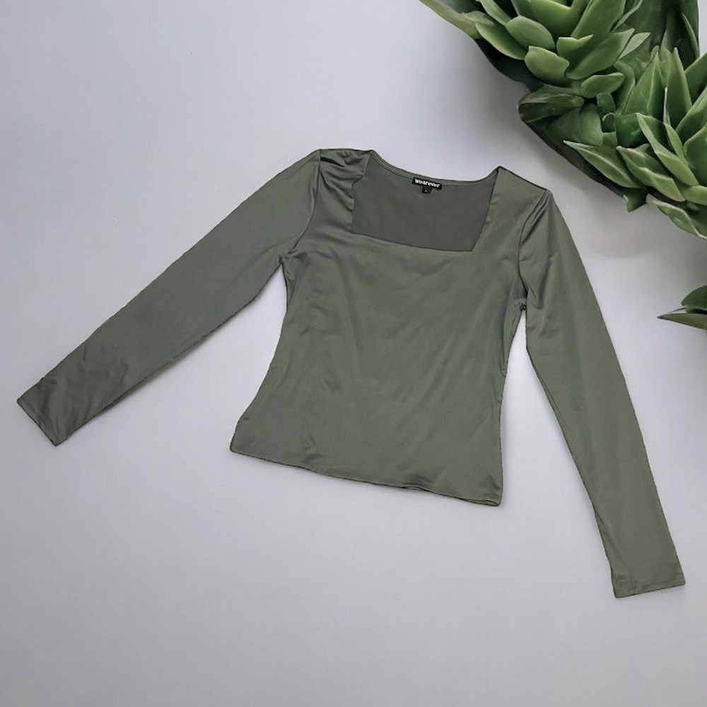 Green long sleeve top